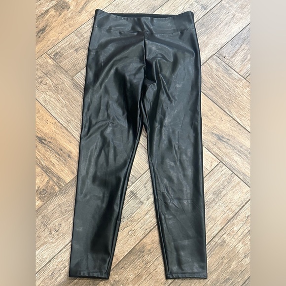 Abercrombie and Fitch Faux Leather black Leggings large - Picture 2 of 6